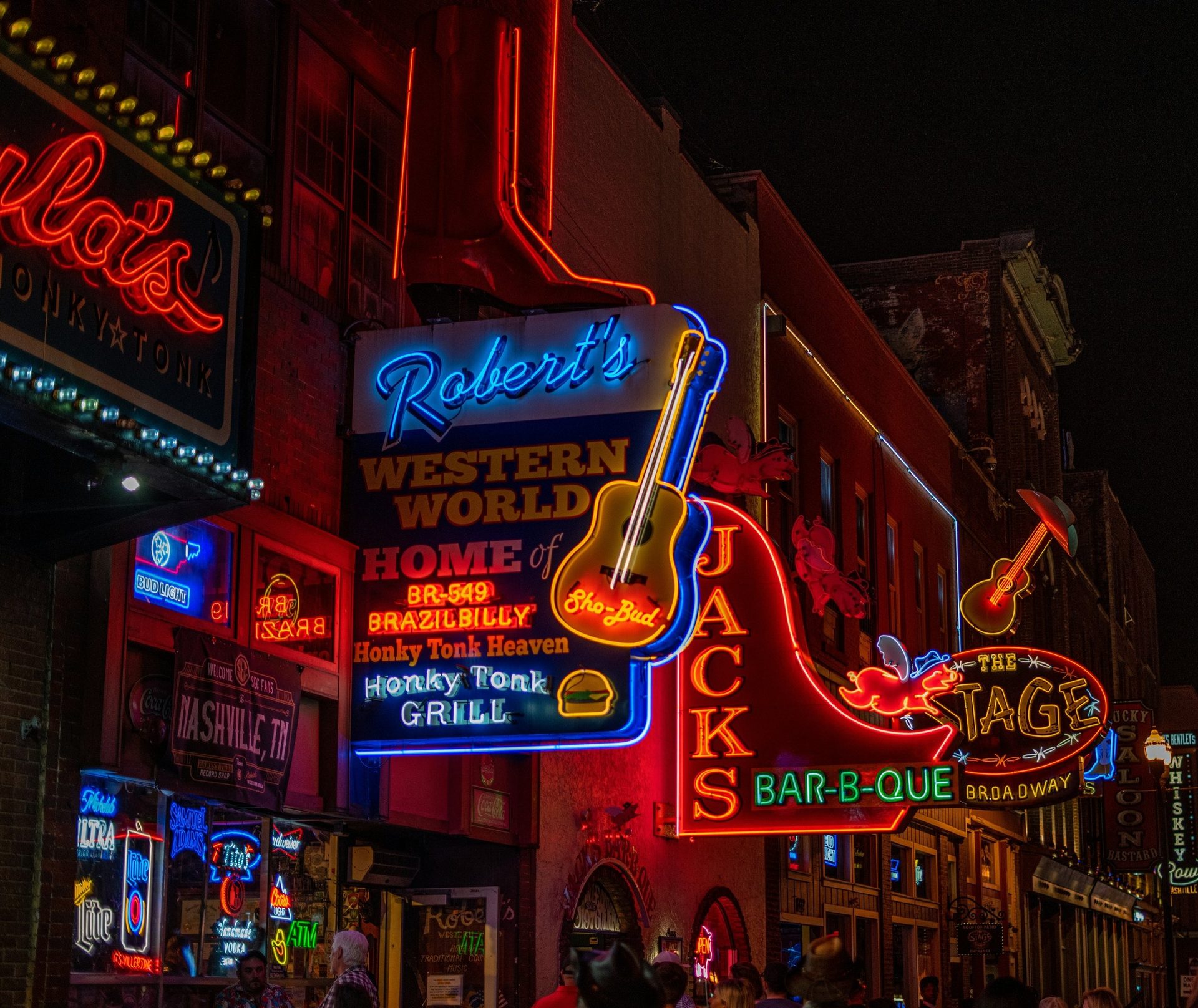 Live music every (Thursday–Sunday)
